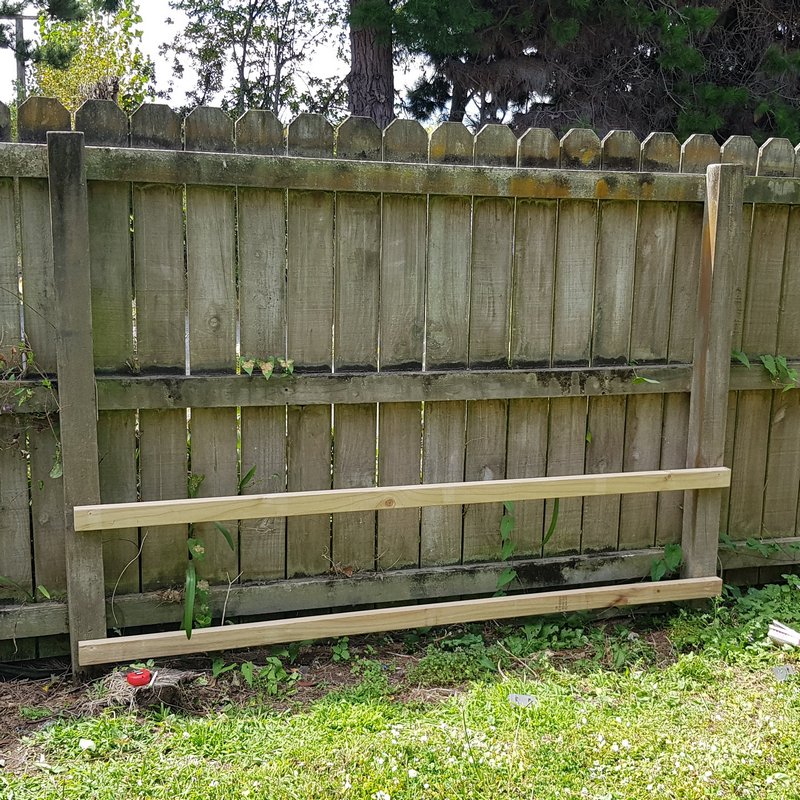 corten-fence-attach-bottom-rails
