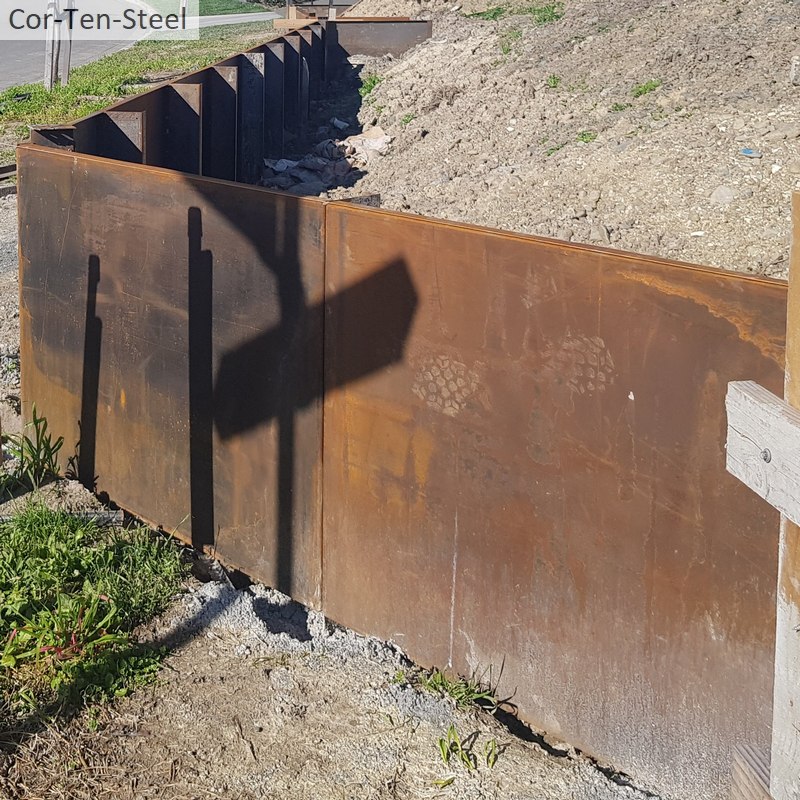 corten retaining wall assembly with steel posts