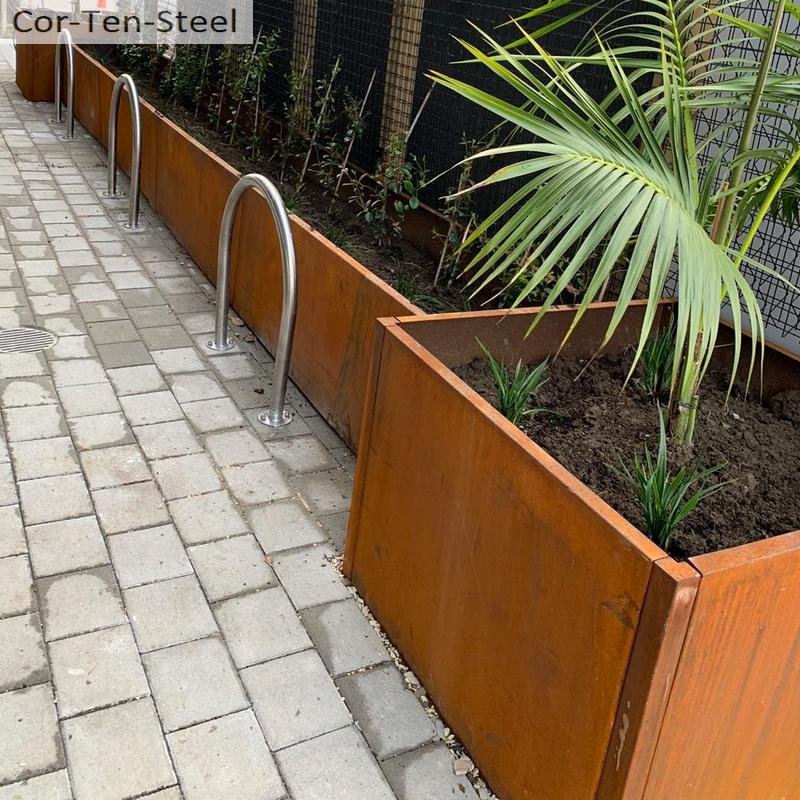 corten planter finished with square corner pieces